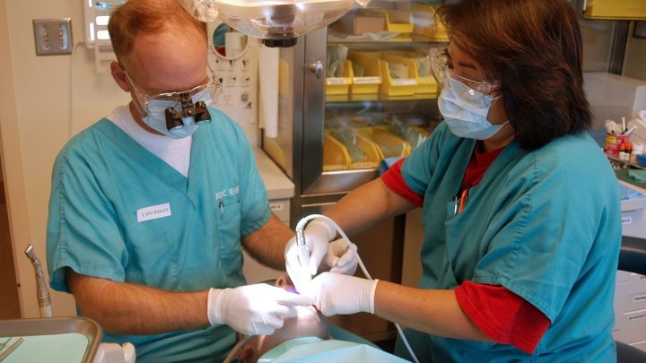 Endodoncja – wszystko, co trzeba wiedzieć o nowoczesnych metodach leczenia zębów