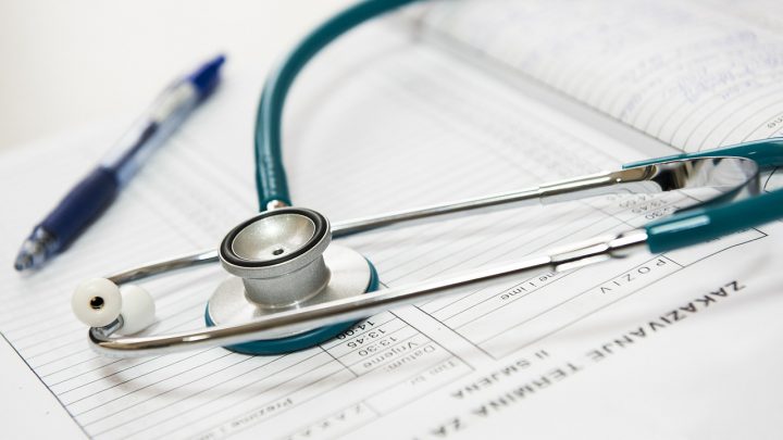 Popularna proteza na implantach
