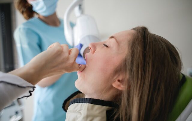 Czy endodoncja mikroskopowa jest bolesnym zabiegiem?