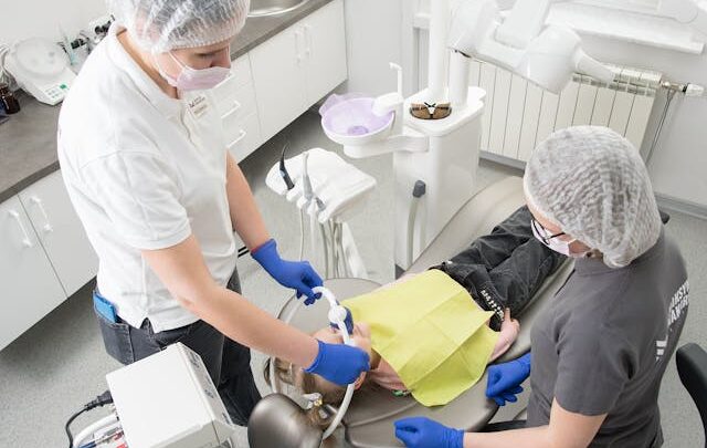 Podniesienie dna zatoki szczękowej – metoda otwarta, a zamknięta