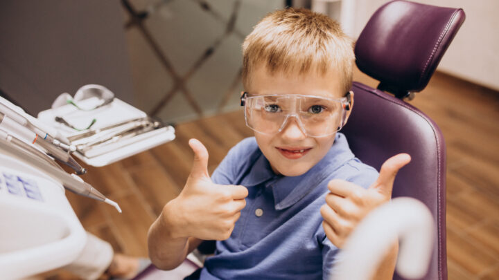 Kiedy zabrać dziecko na pierwszą wizytę u dentysty?